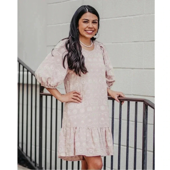 Blu Pepper Dresses & Skirts - NWT Blu Pepper Boutique Embroidered Puff Sleeve Dress